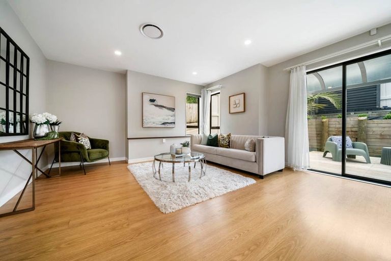 Photo of property in 674 East Coast Road, Pinehill, Auckland, 0630