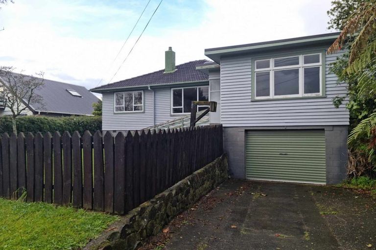 Photo of property in 99 Omata Road, Marfell, New Plymouth, 4310