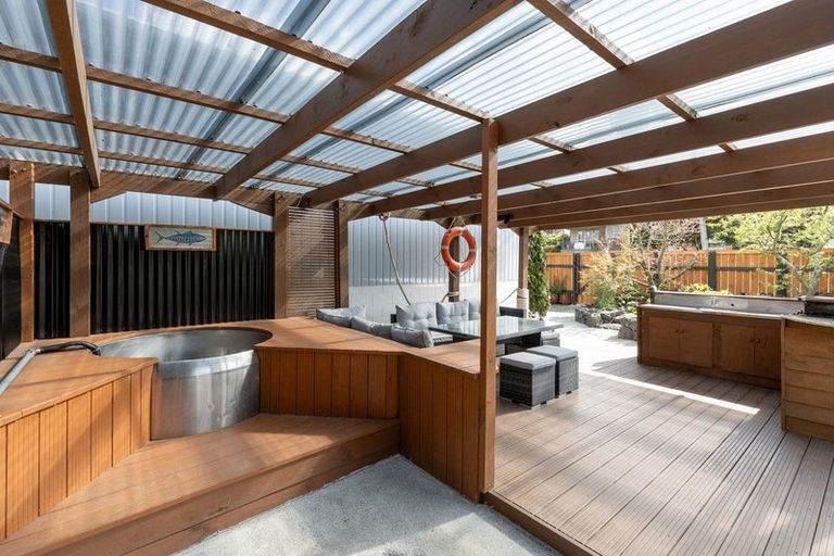 Photo of property in 1 Kowai Grove, Omokoroa, 3114