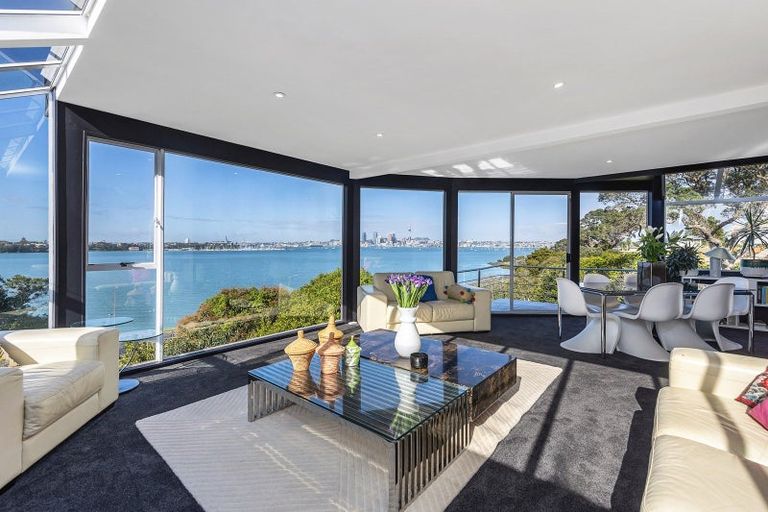 Photo of property in 2/81 Sylvan Avenue, Northcote, Auckland, 0627