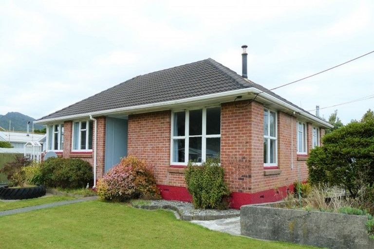 Photo of property in 84 Hall Street, Cobden, Greymouth, 7802