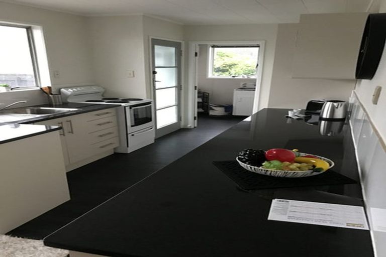 Photo of property in 8 Sharland Avenue, Manurewa, Auckland, 2102