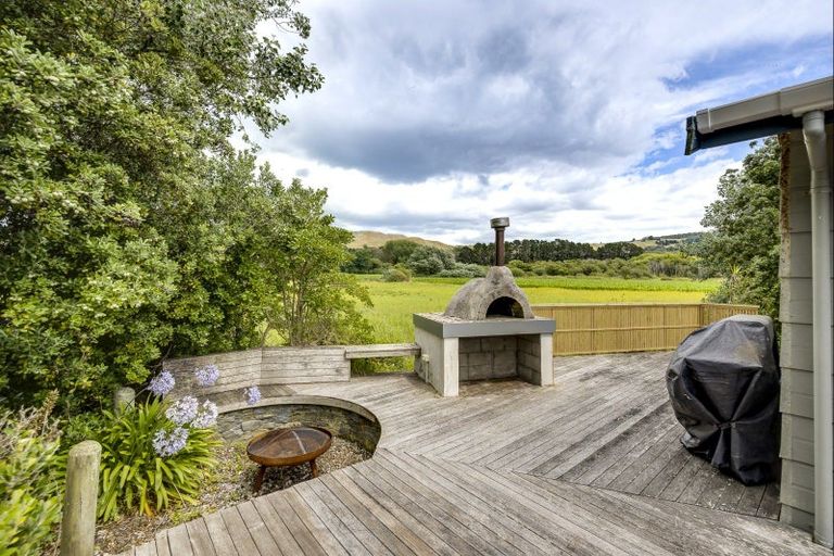 Photo of property in 106 Tiakitai Road, Waimarama, Havelock North, 4294