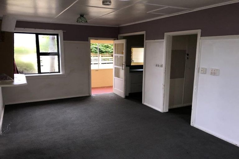 Photo of property in 87 Whitcombe Road, Opunake, 4616