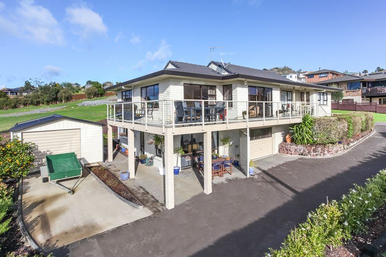 Photo of property in 6 Tremen Place, Pukekohe, 2120
