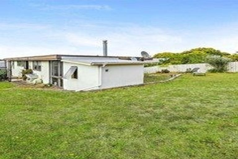 Photo of property in 2/14 Kenderdine Road, Papatoetoe, Auckland, 2025