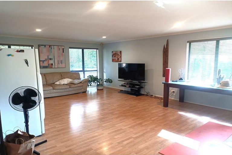 Photo of property in 5b Olwyn Place, Greenhithe, Auckland, 0632