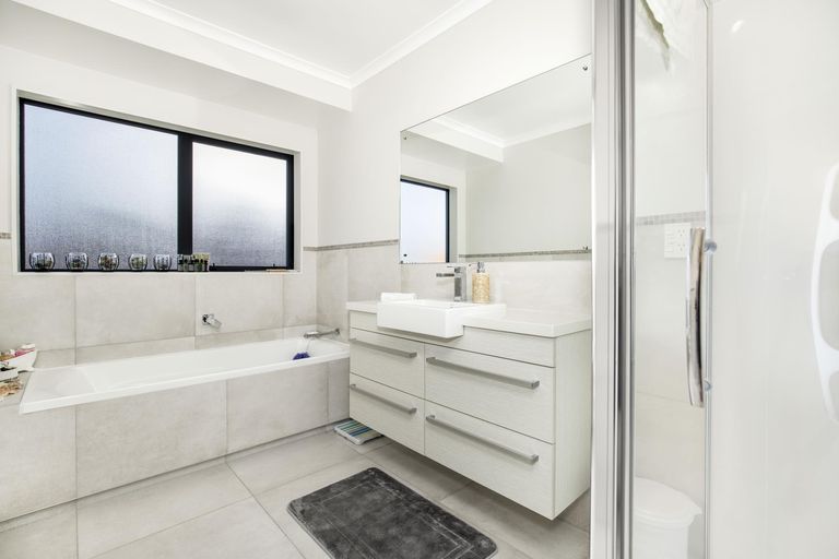 Photo of property in 10 Creda Road, Wattle Downs, Auckland, 2103