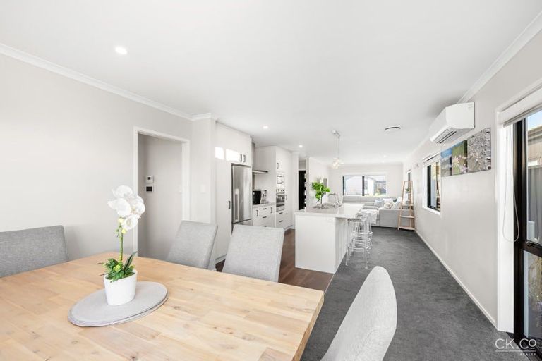 Photo of property in 38 Te Kaeaea Crescent, Wallaceville, Upper Hutt, 5018