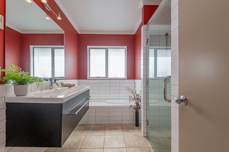 Photo of property in 12 Cloake Way, Palmerston North, 4414