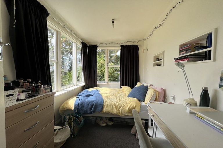 Photo of property in 151 Kelburn Parade, Kelburn, Wellington, 6012