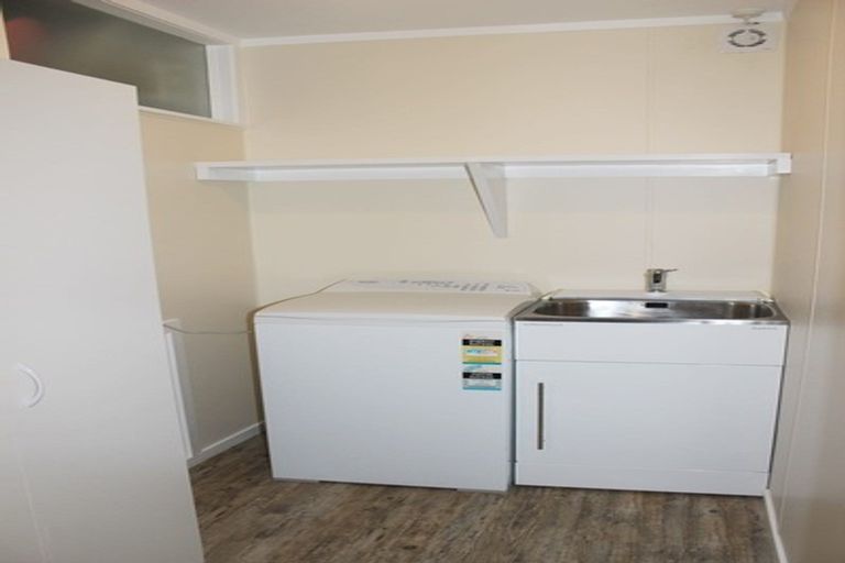 Photo of property in 1/179 Carlisle Road, Northcross, Auckland, 0632