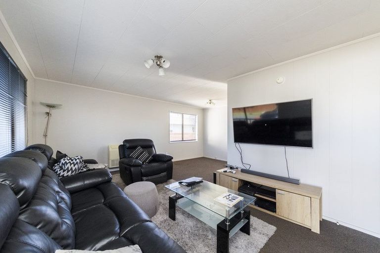 Photo of property in 31 Peter Hall Drive, Kelvin Grove, Palmerston North, 4414