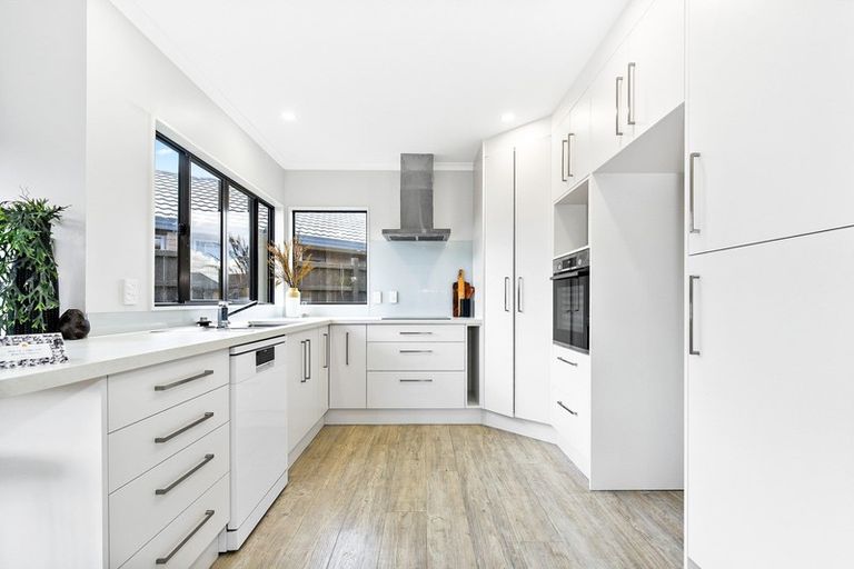 Photo of property in 13 Mangakoea Place, St Andrews, Hamilton, 3200