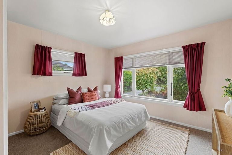 Photo of property in 35 Liverton Crescent, Bishopdale, Christchurch, 8053