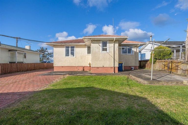 Photo of property in 740 East Coast Road, Pinehill, Auckland, 0632