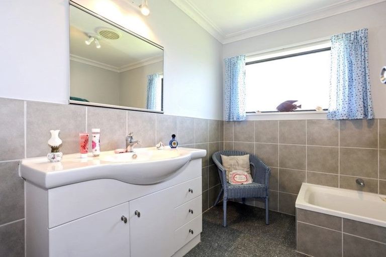 Photo of property in 4 Giles Way, Tanners Point, Katikati, 3177