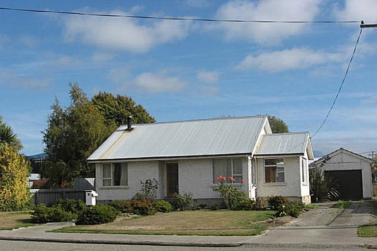 Photo of property in 14 Edward Street, Waimate, 7924