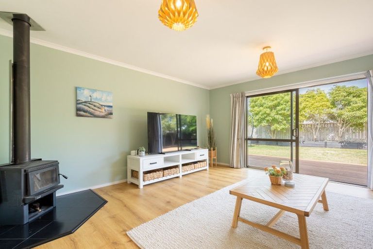 Photo of property in 7 Simpson Crescent, Raumati Beach, Paraparaumu, 5032
