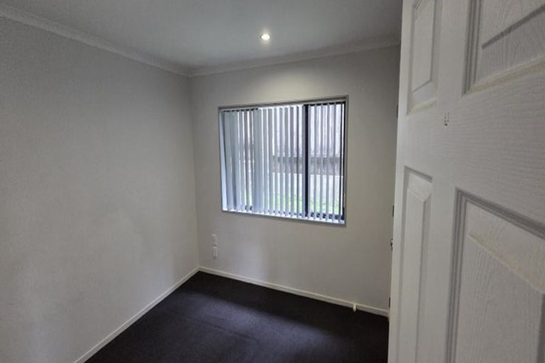 Photo of property in 33 Edgewood Way, Henderson, Auckland, 0612