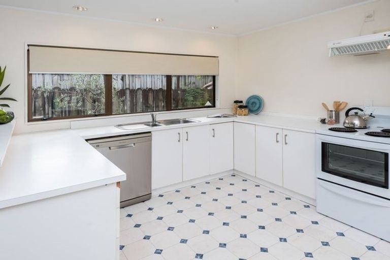 Photo of property in 2/11 Golfland Drive, Golflands, Auckland, 2013