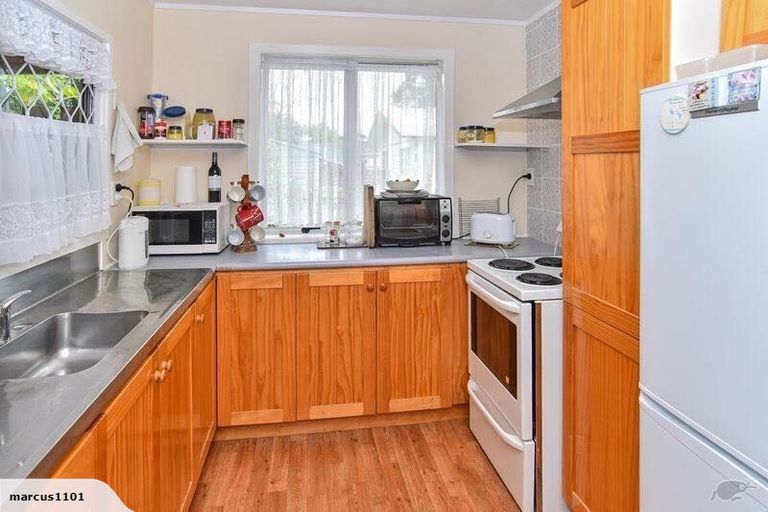 Photo of property in 15 Bundena Place, Clendon Park, Auckland, 2103