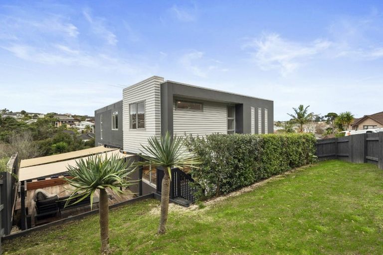 Photo of property in 14 Ilam Lane, Fairview Heights, Auckland, 0632