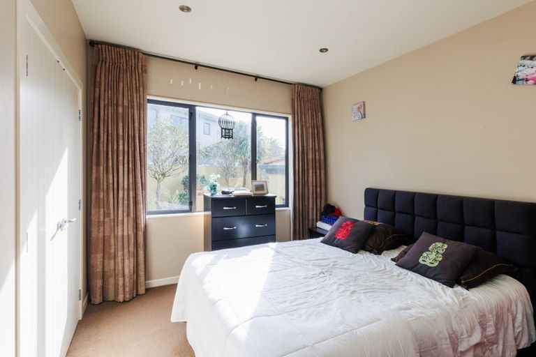 Photo of property in 5 The Oaks, Awapuni, Palmerston North, 4412