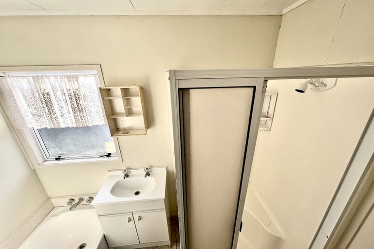 Photo of property in 100 West Harbour Drive, West Harbour, Auckland, 0618