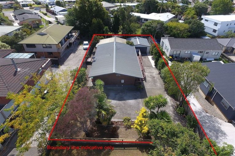 Photo of property in 37 Bay Street, Red Beach, 0932
