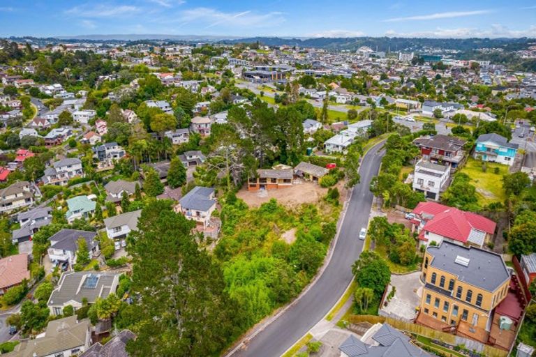 Photo of property in 5 Mulgan Way, Browns Bay, Auckland, 0630