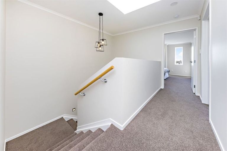 Photo of property in 25 Warbler Crescent, Papakura, 2110