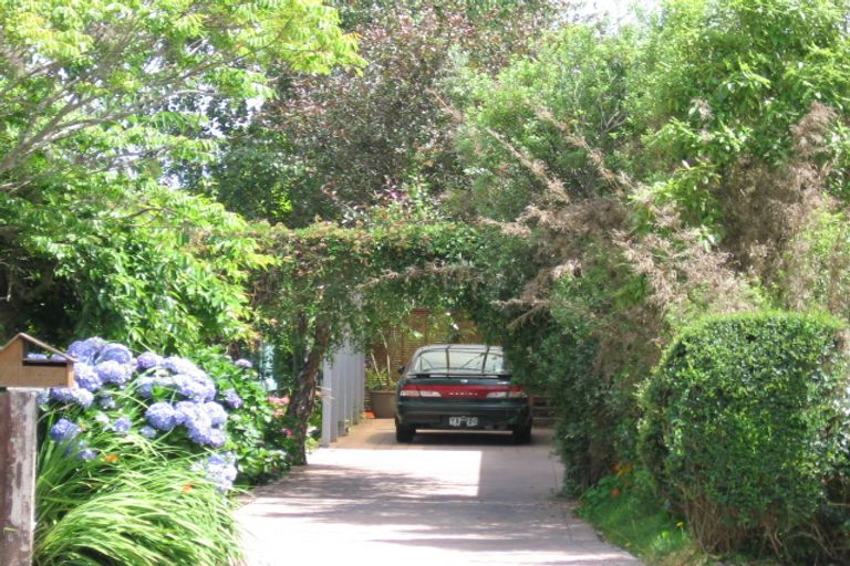 Photo of property in 17a St Michaels Avenue, Point Chevalier, Auckland, 1022