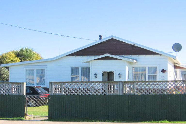 Photo of property in 15 Linklater Avenue, Foxton Beach, Foxton, 4815