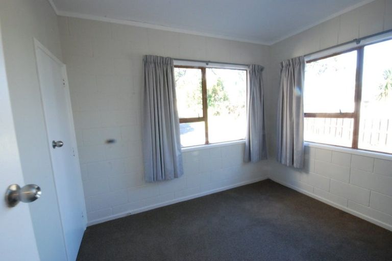 Photo of property in 1/16 Roberts Road, Glenfield, Auckland, 0629