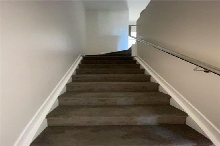 Photo of property in 5/58 Te Atatu Road, Te Atatu South, Auckland, 0610