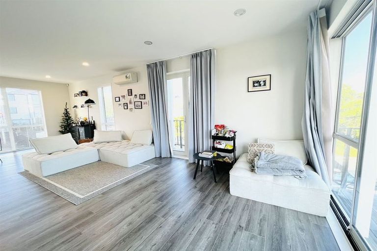 Photo of property in 1 Nephrite Lane, Henderson, Auckland, 0610