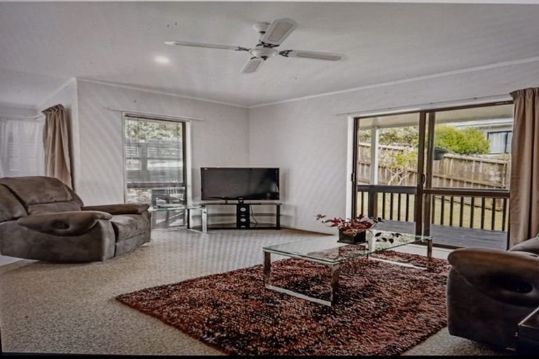 Photo of property in 64 Trias Road, Totara Vale, Auckland, 0629