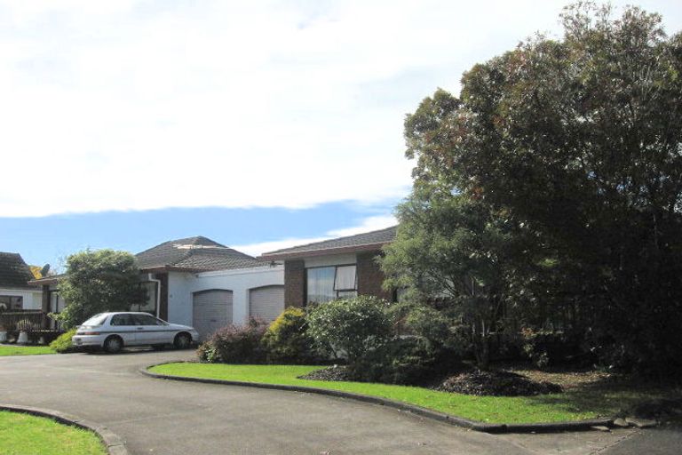 Photo of property in 1/54 Aviemore Drive, Highland Park, Auckland, 2010
