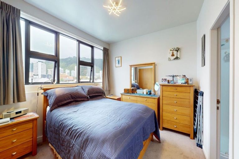 Photo of property in Endeavour Apartments, 9/125 Thorndon Quay, Pipitea, Wellington, 6011