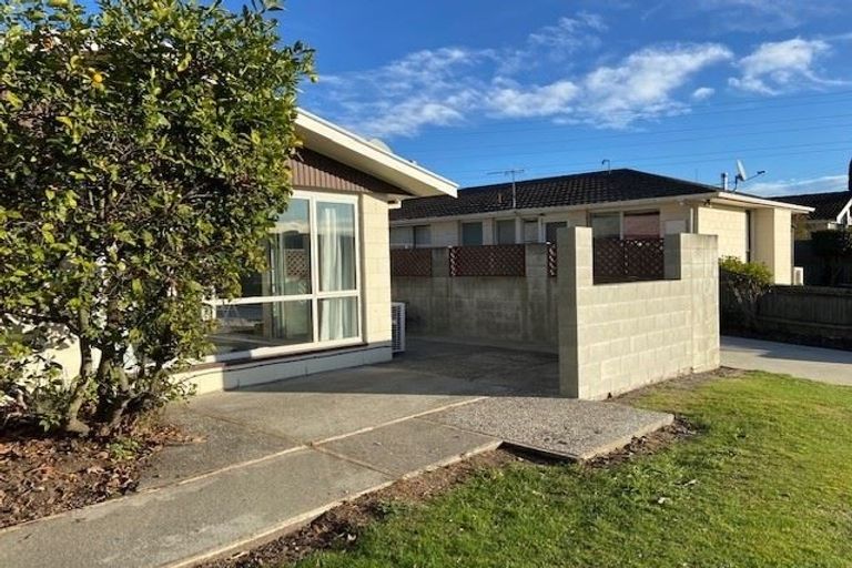 Photo of property in 1/76 Denise Crescent, Hornby, Christchurch, 8042