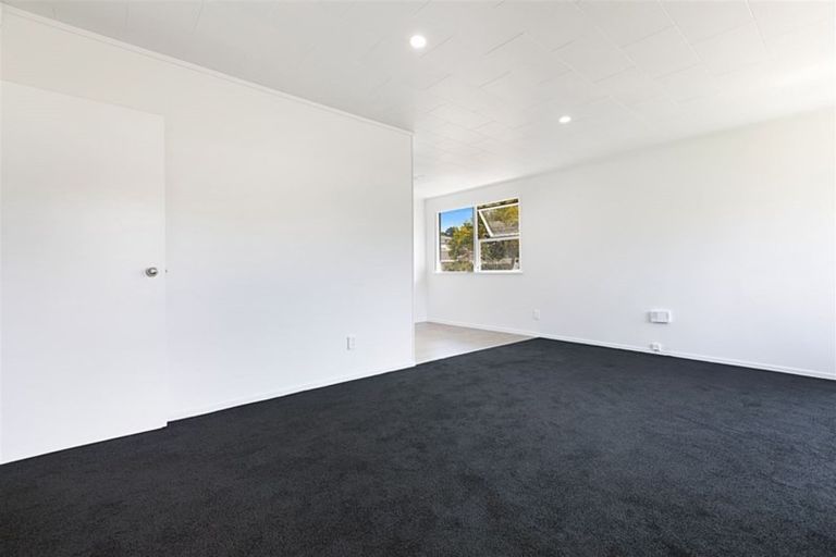 Photo of property in 25 Hewlett Road, Massey, Auckland, 0614