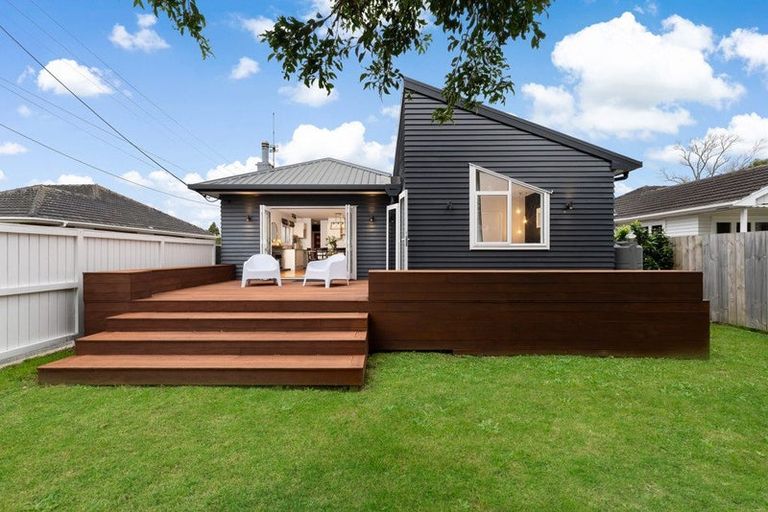 Photo of property in 22 Taikata Road, Te Atatu Peninsula, Auckland, 0610