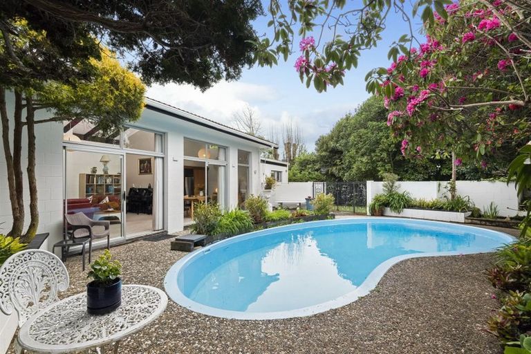 Photo of property in 23 Gordon Avenue, Forrest Hill, Auckland, 0620