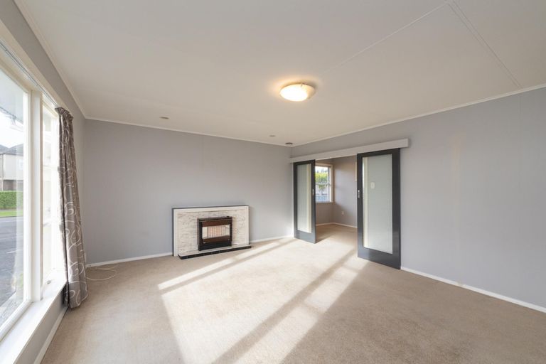 Photo of property in 88 Wikiriwhi Crescent, Awapuni, Palmerston North, 4412