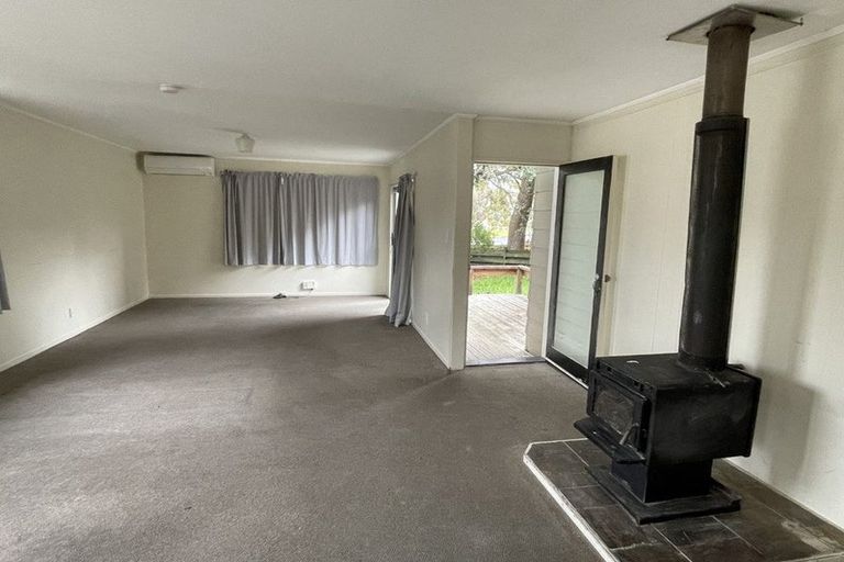 Photo of property in 28 Hinton Place, Weymouth, Auckland, 2103