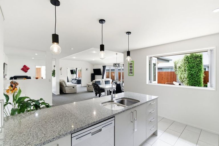 Photo of property in 15 Cridland Place, Halswell, Christchurch, 8025