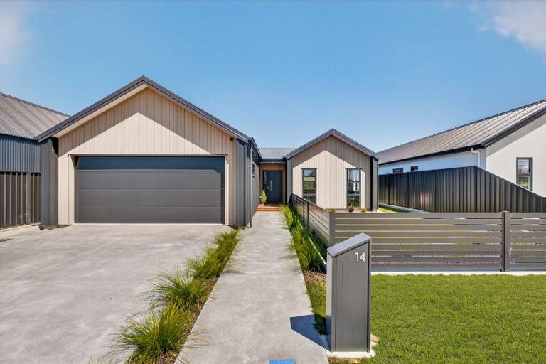 Photo of property in 14 Annie Aranui Drive, Poraiti, 4182