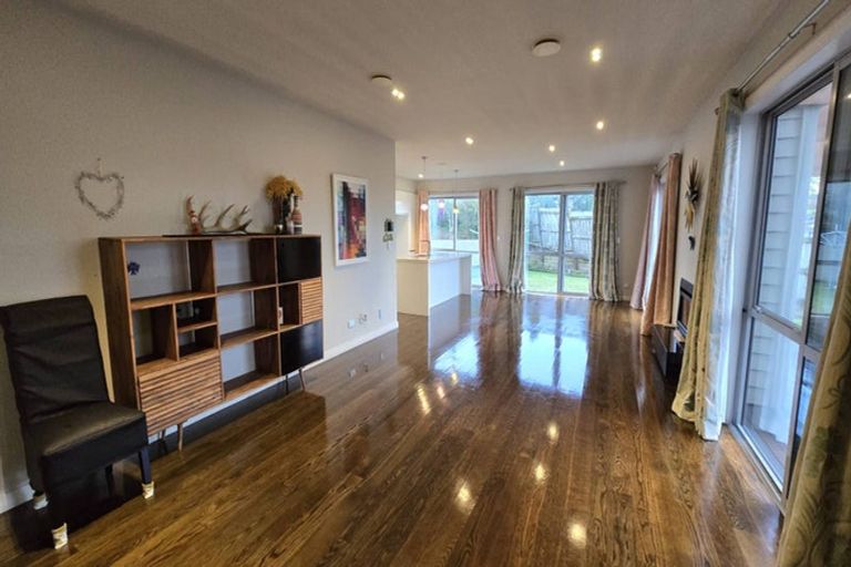 Photo of property in 34 Leburn Crescent, Flat Bush, Auckland, 2016