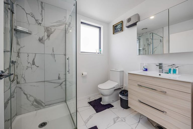 Photo of property in 1/6 St Leonards Road, Kelston, Auckland, 0602